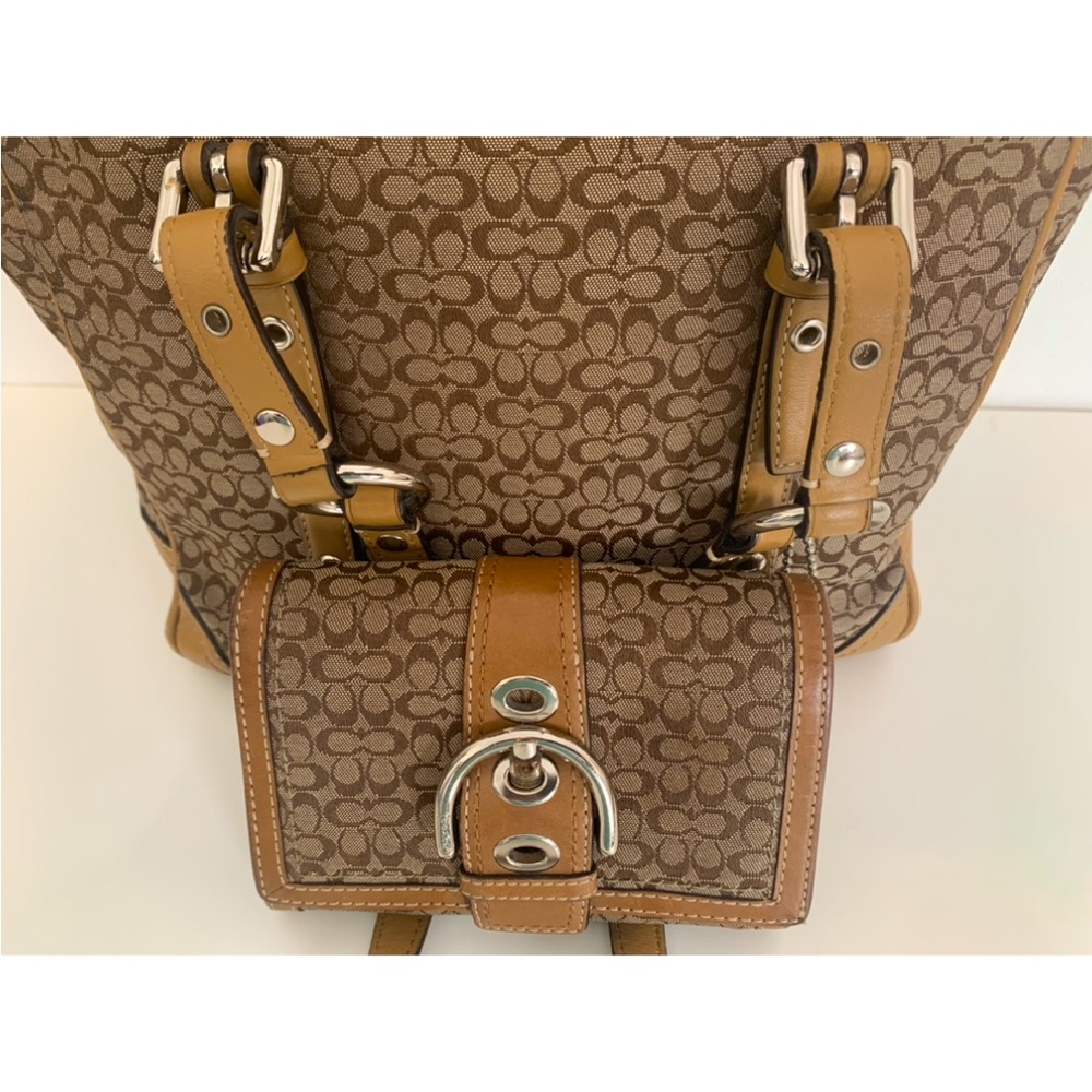 Coach Signature Shoulder Bag and Wallet - Picture 2 of 13
